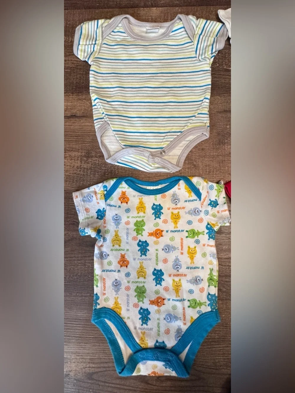 Bundle of short-sleeve baby bodysuits (onesies)Size 0-3 Months